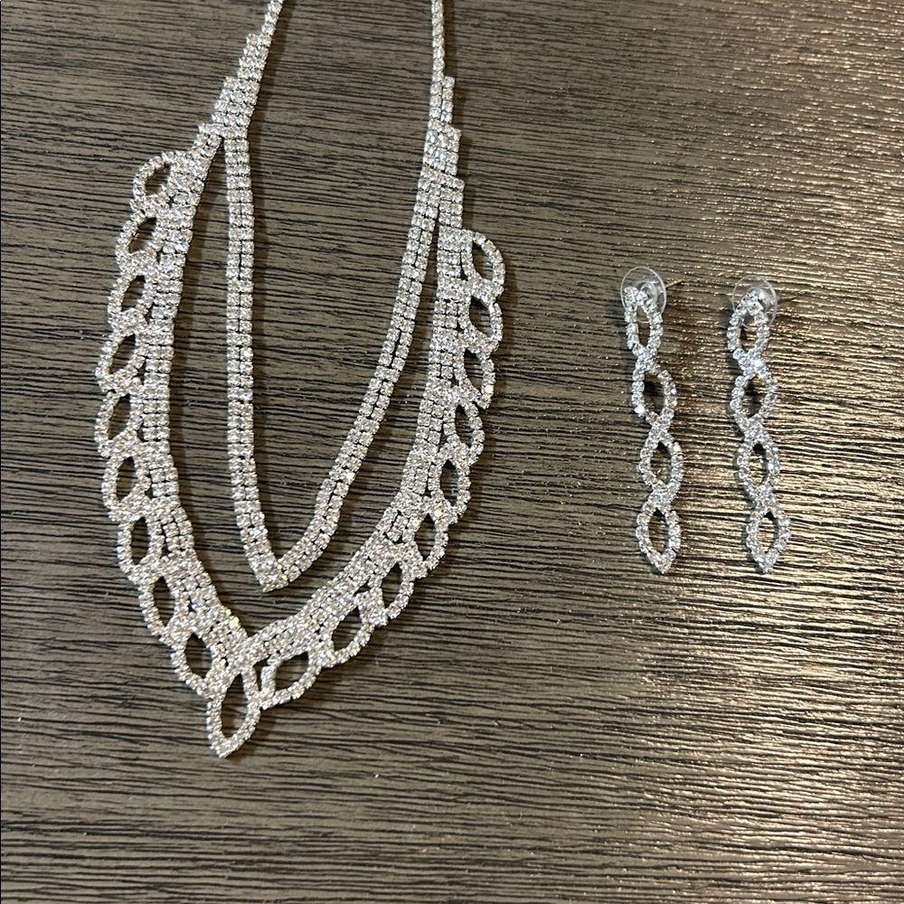 Lovisa Elegant Silver Necklace and Earring Set - Picture 3 of 3